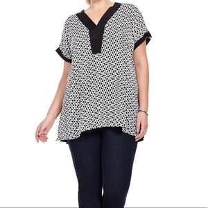 Melissa McCarthy Black V neck Geo Print tunic 2X